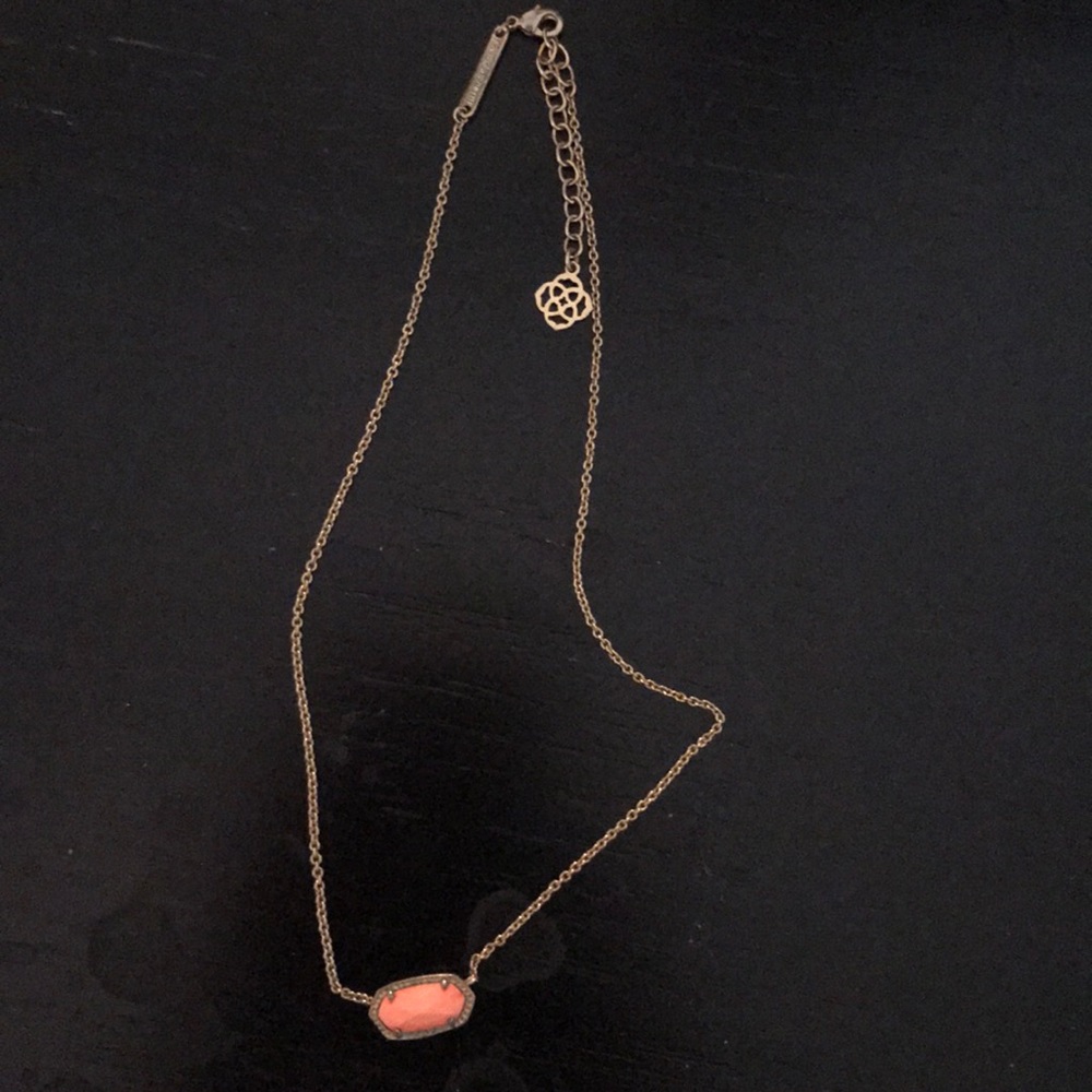 Coral kendra scott necklace. Gently used